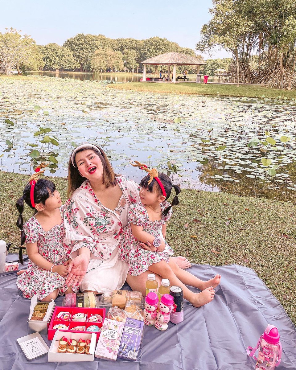 HauShermine's tweet photo. Merry Christmas all My friends🎅🎄

Hope you guys enjoy your holiday today🥰

May yours dreams come true💖

Picnic dengan anakku😬 https://t.co/71exGL6G1Q