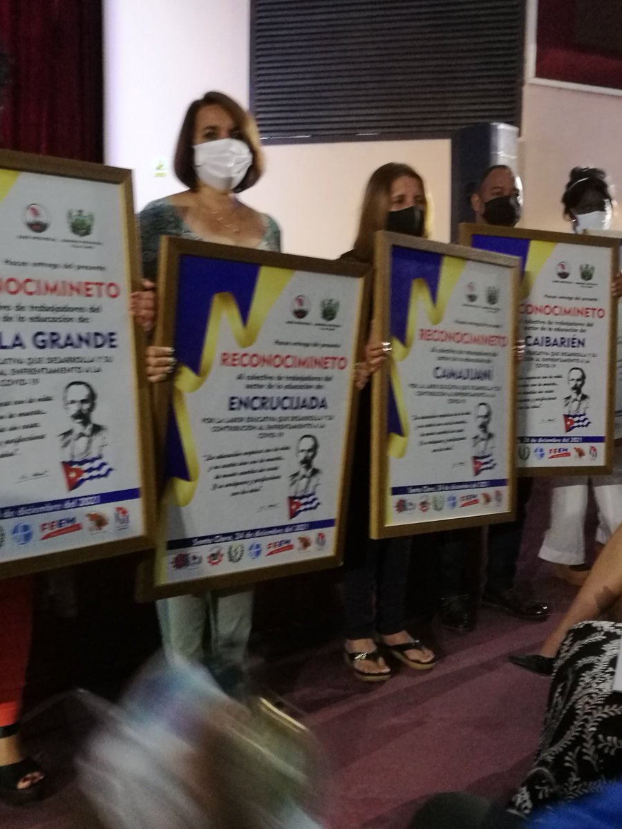 elsa_ena's tweet photo. La Dirección del Gobierno y Partido de Villa Clara entregó a todos los municipios el reconocimiento por la labor realizada en el enfrentamiento a la COVID-19 y la reanudación del curso escolar. #SomosRevolución #CUBAEDUCA @PresidenciaCuba @JorgeLuisPerd20 https://t.co/MXcQugPG7P