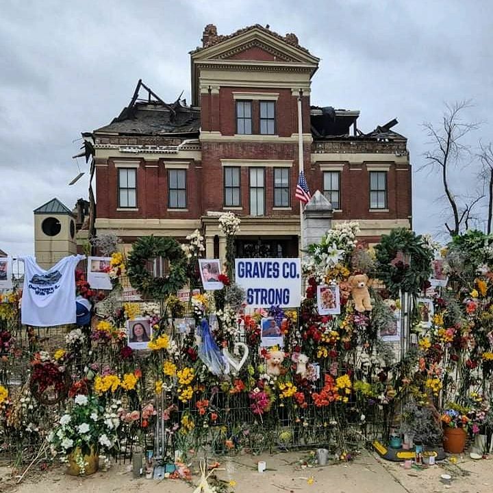 Joey_Metro's tweet photo. Merry Christmas, friends. Over the next couple of days I'll be enjoying time with family and friends but my heart is heavy for the folks back home. So many people have suffered great loss recently. What's more, the holidays have a way of amplifying those… https://t.co/rxqqBj7cDK https://t.co/sZki9PTfLy