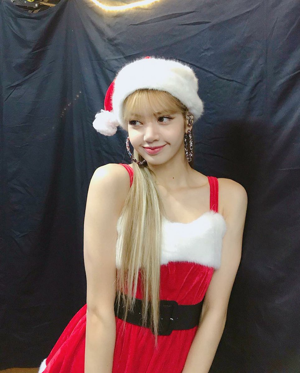girlgroupspics's tweet photo. blackpink ; lisa https://t.co/AtgCJHa8ET