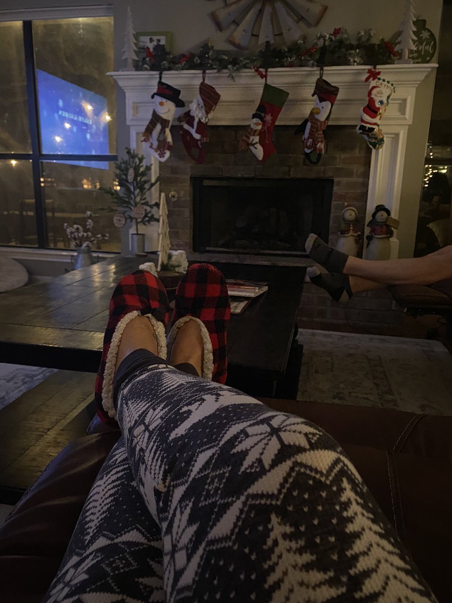 LoudaVett's tweet photo. Merry Christmas Eve Yโall ๐๐ #StraightChillin https://t.co/MMjlYB9Zz4