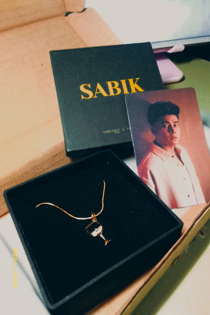 semiluvility's tweet photo. yas!! Christmas gift na gustong gusto ko!!🤗🤗 thank you @Tstfyclo  and @julietmnlph for this wonderful necklace and lalo na sa request kong pc!!!! Carl PC cutie malala ako this past few days uWu♡︎♡︎. Merry Christmas mga mahal kuuu!! @TheJuans_BAND @carlguevarra09 https://t.co/fWhyriNtVm