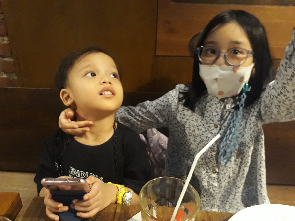 Intsiawati's tweet photo. Selamat pagi sahabat, salam sayang dari Kakak Biju dan Adek Keno…

Happy weekend

#DPDRI #intsiawati #happyweekend https://t.co/zfm9jrwTo3