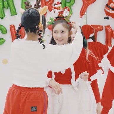 leeseo pics tweet media