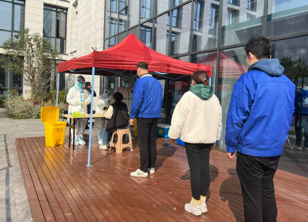 Jiecangtech's tweet photo. Nucleic acid testing for all employees.
Appreciated  for all medical personnel's hard work. 
It is everyone's duty to fight against the epidemic. We believe we can make it ！
# Medical # fight epidemic # Nucleic acid testing https://t.co/LVrxouA2Wa
