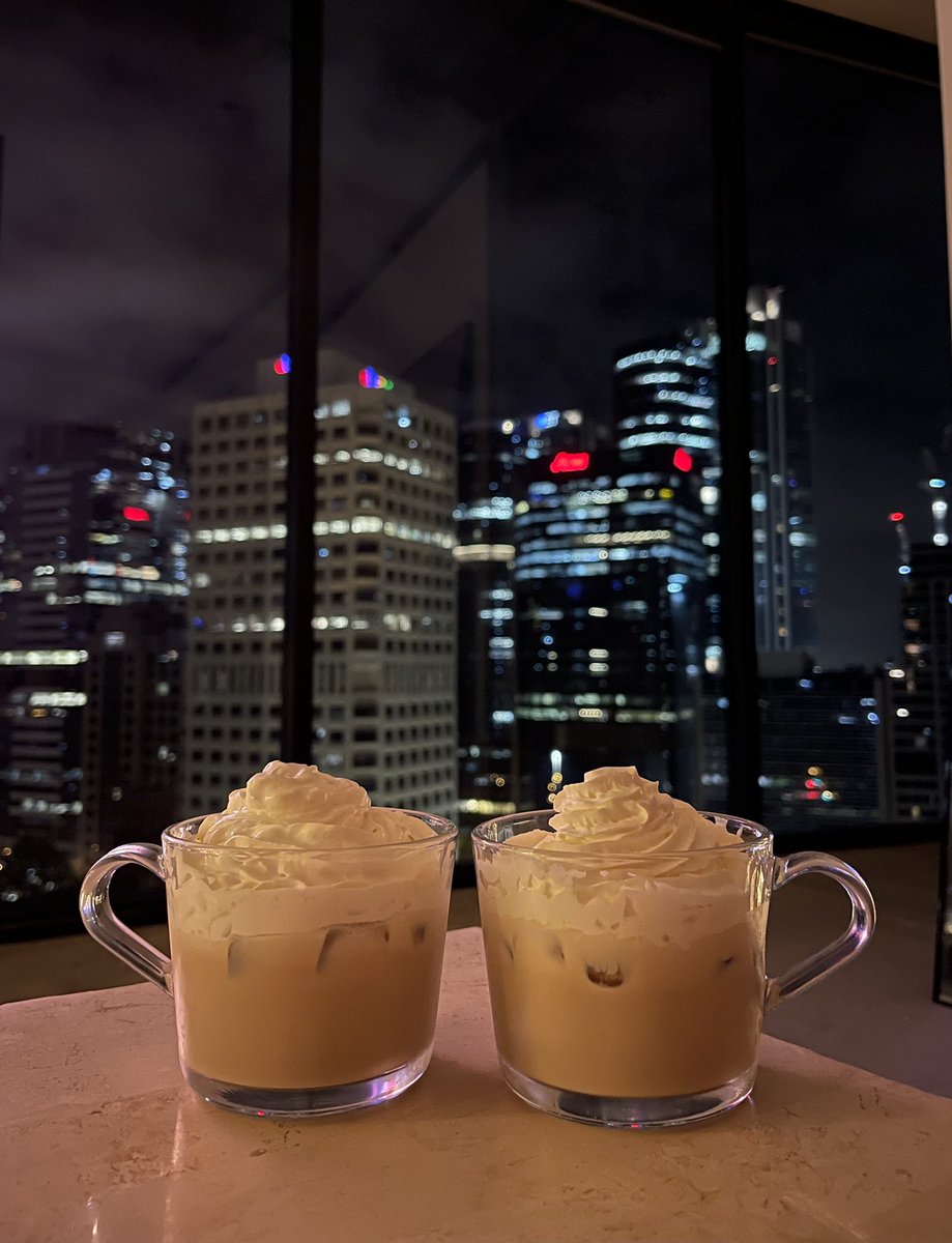 LOShaughnessy's tweet photo. Christmas Eve Baileys are out 🎄 https://t.co/hG3AZVXoJV