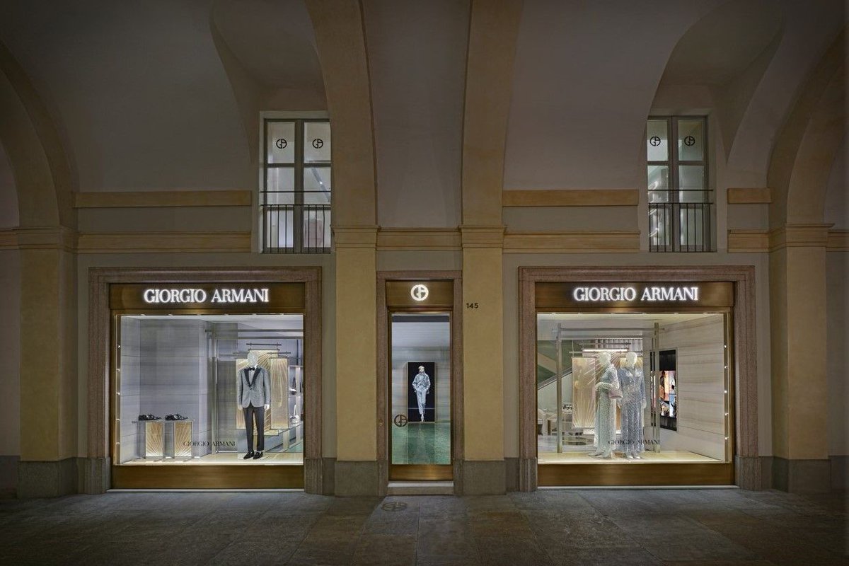 cppluxury's tweet photo. Giorgio Armani newly renovated store in Turin
https://t.co/Bmq2OSWEhm
#GiorgioArmani #ArmaniGroup #store #reopening #Turin #Torino #renovation #redesign #luxury #luxuryfashion @armani https://t.co/KLpelOXW6p