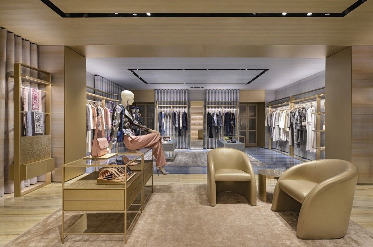 cppluxury's tweet photo. Giorgio Armani newly renovated store in Turin
https://t.co/Bmq2OSWEhm
#GiorgioArmani #ArmaniGroup #store #reopening #Turin #Torino #renovation #redesign #luxury #luxuryfashion @armani https://t.co/KLpelOXW6p