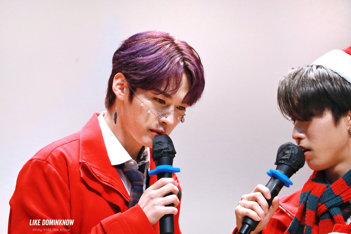 likedominknow98's tweet photo. 211218 뮤직플랜트 팬사인회 🎤 

#스트레이키즈 #리노
#StrayKids #LeeKnow https://t.co/bbW69k6uyA