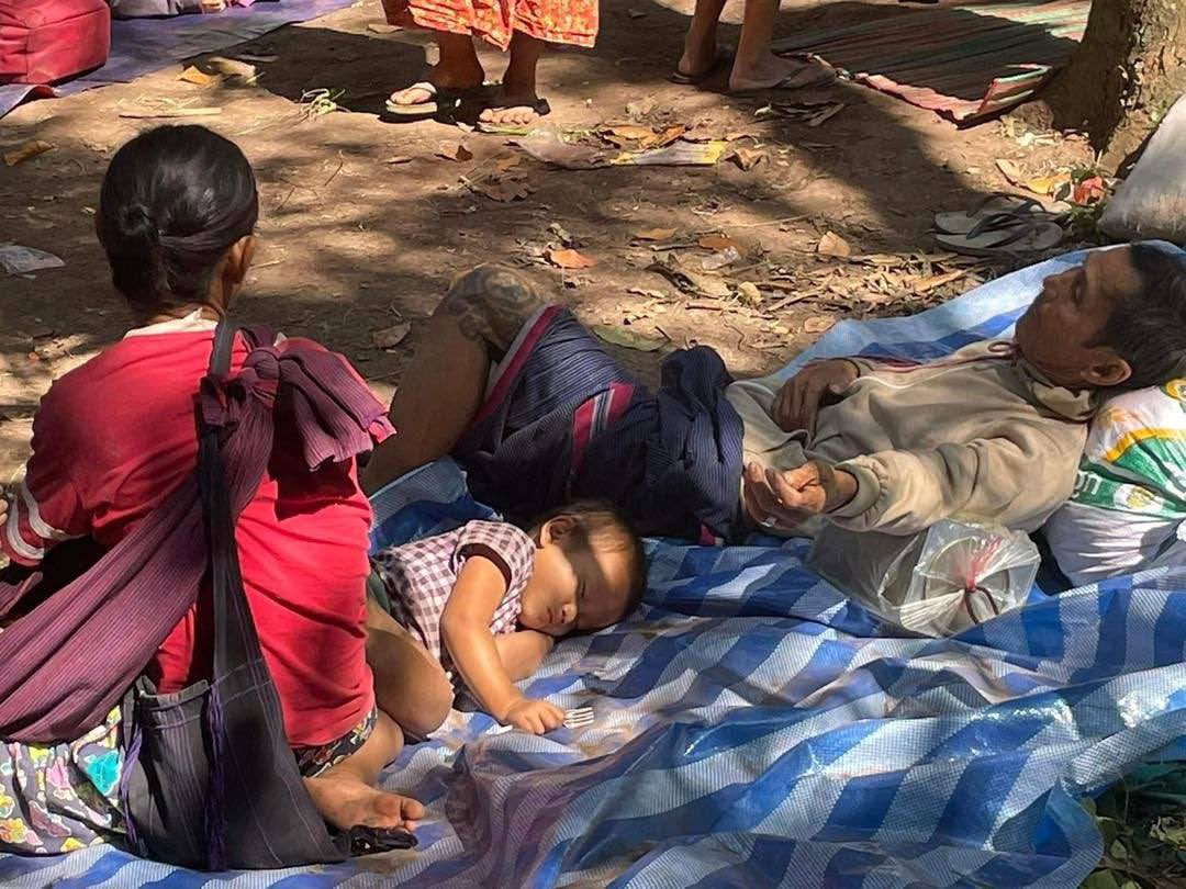 tsmay95's tweet photo. At least 13,000 villagers from 6 villages have been displaced since Dec 15 since SAC launched offensive airstrikes &amp; heavy artillery shells in Laykaykaw area, Myawaddy.
#PropagandaOfWorld 
#Dec25Coup  
#WhatsHappeningInMyanmar https://t.co/hWBZ5bwBop