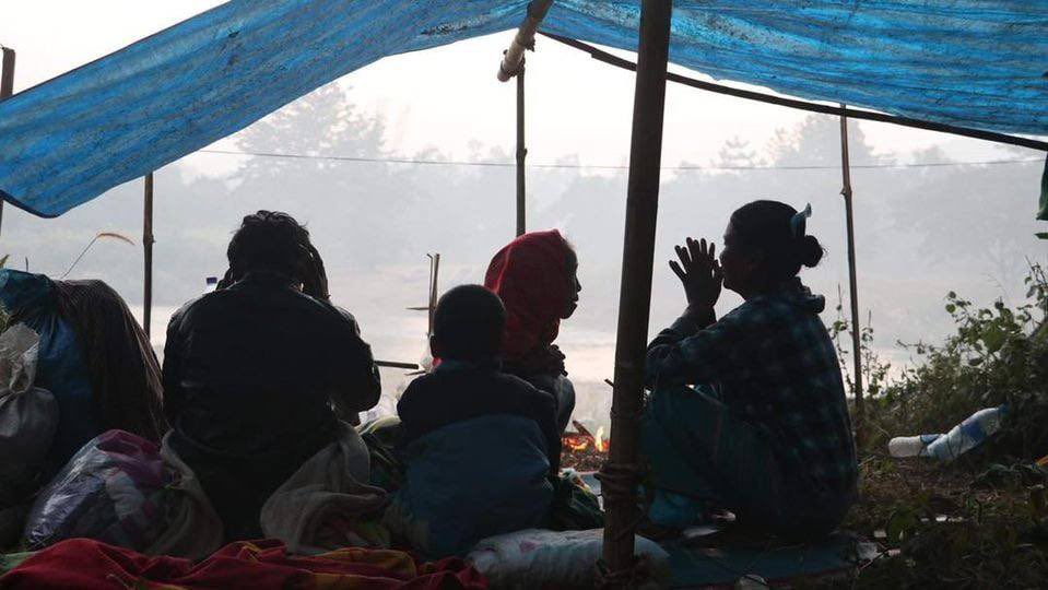 At least 13,000 villagers from 6 villages have been displaced since Dec 15 since SAC launched offensive airstrikes &amp; heavy artillery shells in Laykaykaw area, Myawaddy.
#PropagandaOfWorld 
#Dec25Coup  
#WhatsHappeningInMyanmar
