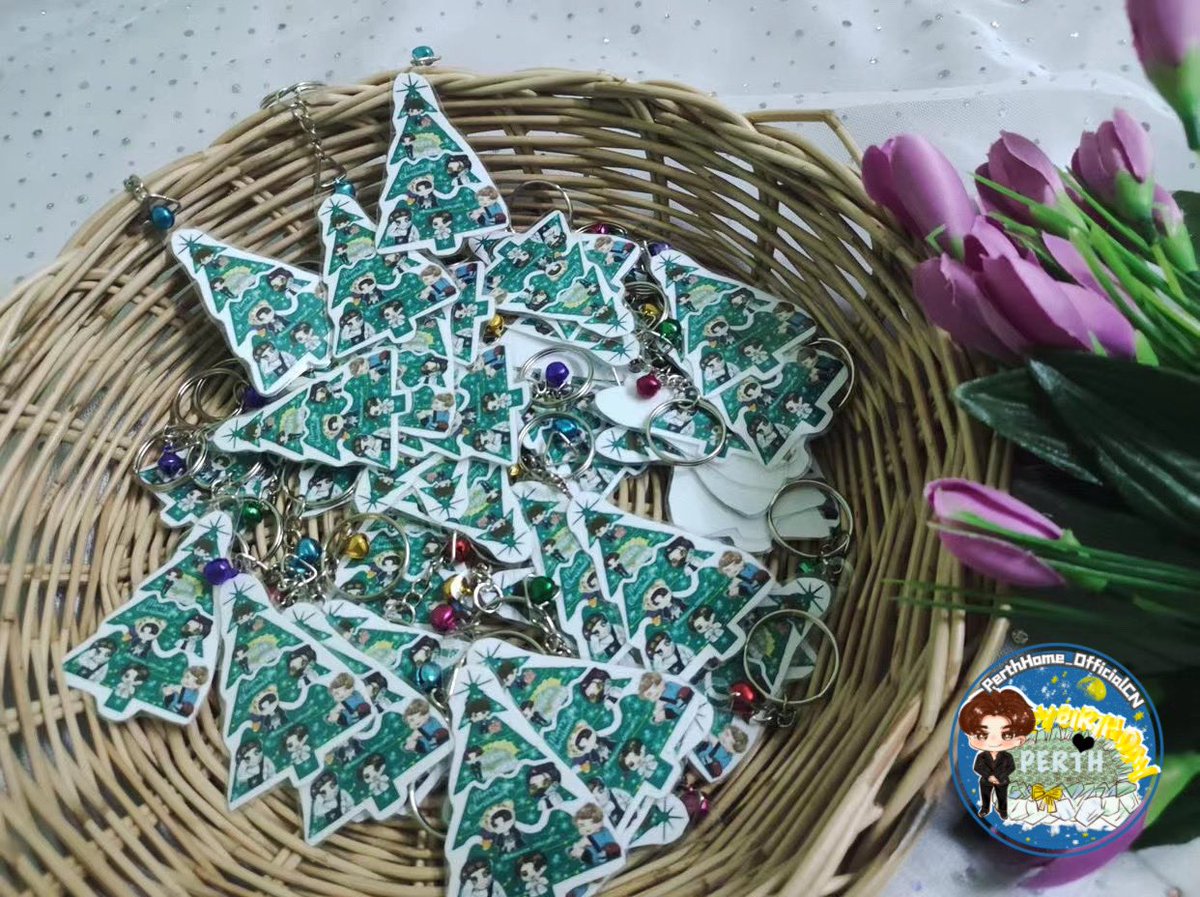 PerthHome_CN's tweet image. Merry Christmas!!🎄🎁 
Long time no see @perthppe 

Here are some little gifts for our lovely fans participating in Perth’s event.
Come and collect~~🖤🐯

Take care and keep social distancing😘
Thank you for helping us @kamolvan3 

#KDPPE 
#PerthTanapon 
#RobinsonLifestyle