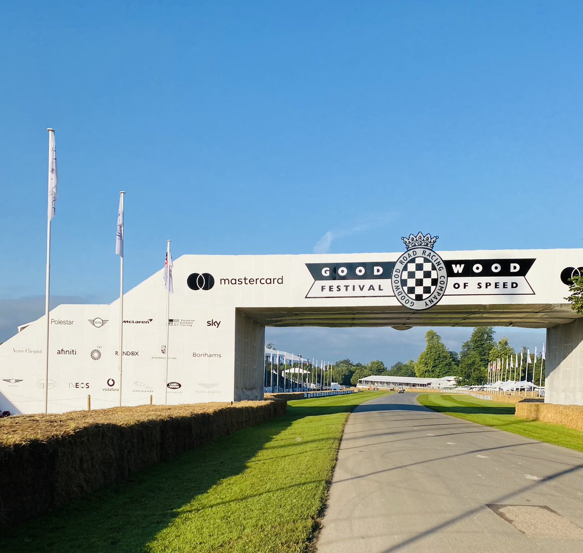 Foyley111's tweet photo. 12 Days of 2021 #5of12 @fosgoodwood #S1E2 #A4q #TomK #flatunderbridge 🏁 https://t.co/aPWPs0RgQc