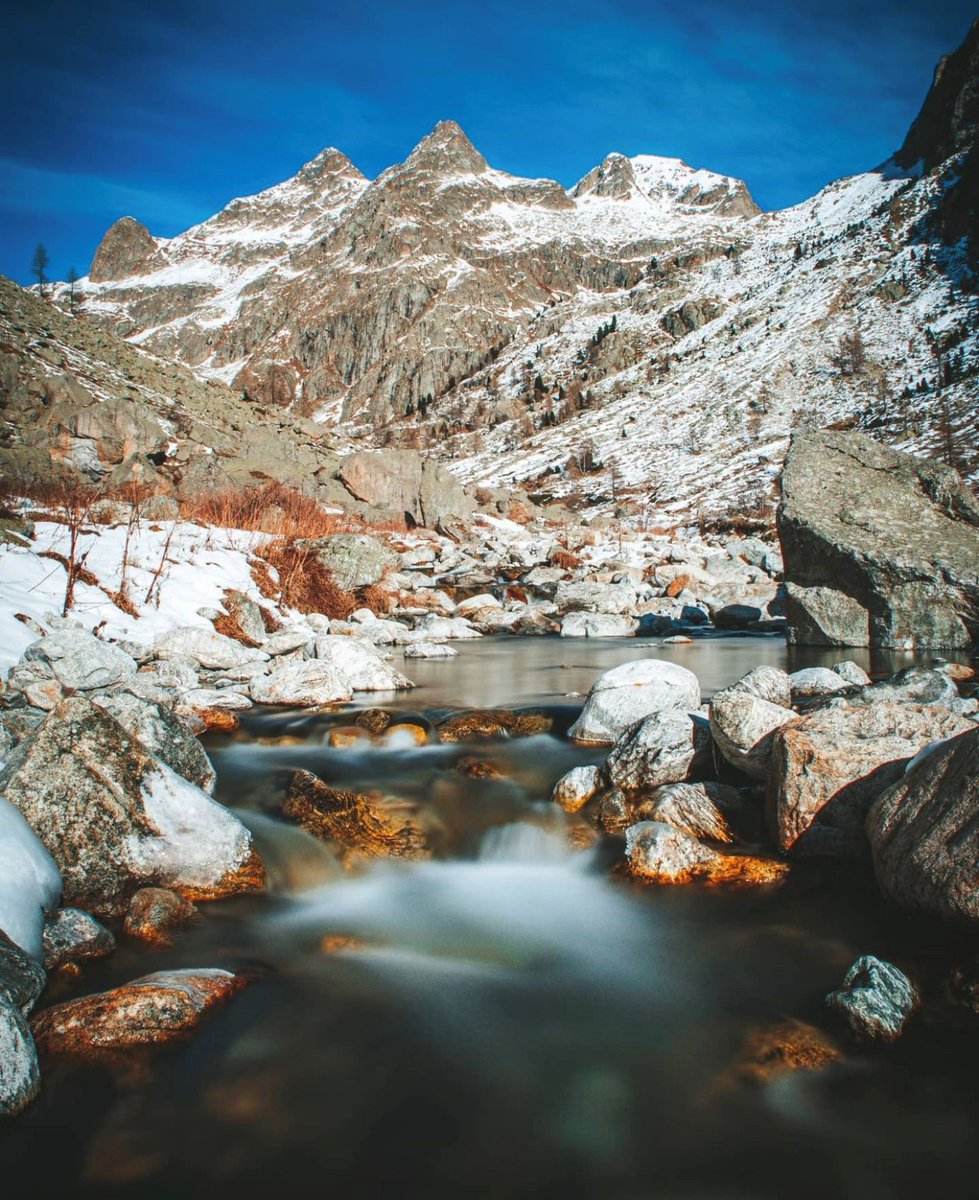 Joyeux noël à tous les Twittos depuis la vallée de la #Gordolasque ! Passez de bonnes fêtes 🎅🎄

📷 @n.r.photographes (Instagram) #CotedAzurFrance #AlpesMaritimes #ExploreNiceCotedAzur <a href="/ExploreNCA/">Explore Nice Côte d'Azur</a> <a href="/AlpesMaritimes/">alpesmaritimes</a> <a href="/mercantour/">Parc national du Mercantour</a>
