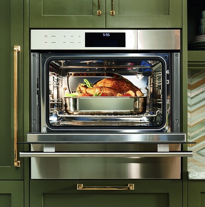 SubZeroWolfUK's tweet photo. Merry Christmas from all at Sub Zero & Wolf UK! We hope you have a wonderful day with family, friends and beautiful, well cooked food. π #SubZeroWolf https://t.co/w6OBEZfu8R