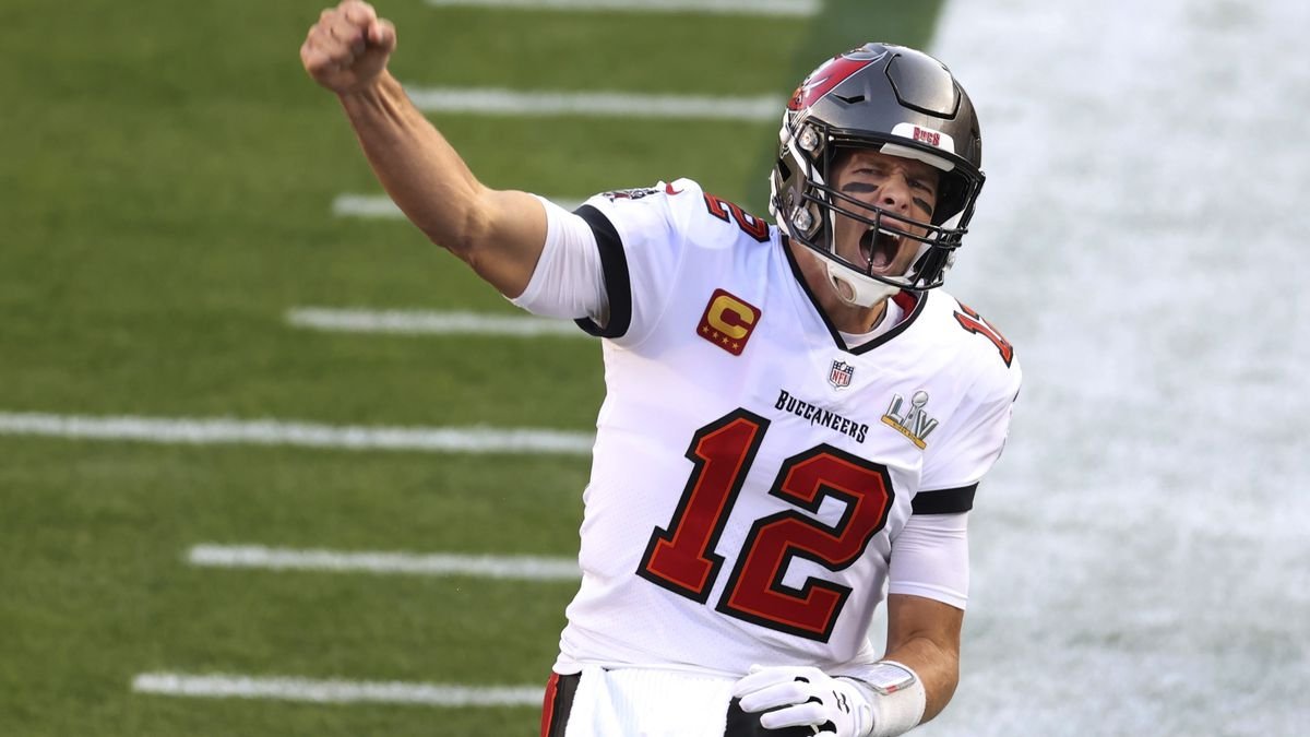 nflrums's tweet photo. #NFL Top 5 Passing Leaders and QB's that have 4000 Yards this season.

1⃣TampaBay Buccaneers Tom Brady-4,348
2⃣Las Vegas Raiders Derek Carr-4,162
3⃣Los Angeles Rams Matthew Stafford-4,142
4⃣Los Angeles Chargers Justin Herbert-4,058
5⃣Kansas City Chiefs Patrick Mahomes-4,052 https://t.co/ggmaPuxDbB