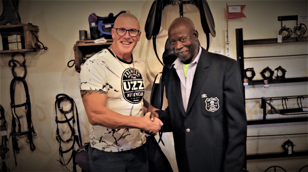 Warren_Batch's tweet image. Gifted my late brother Marc's Orlando Pirates soccer blazer to unsung SA showjumping legend Enos Mafokate, who was a huge fan. Against all odds,he went on to become the world's 1st black international showjumper. We begin scripting on the feature film of his life early next year