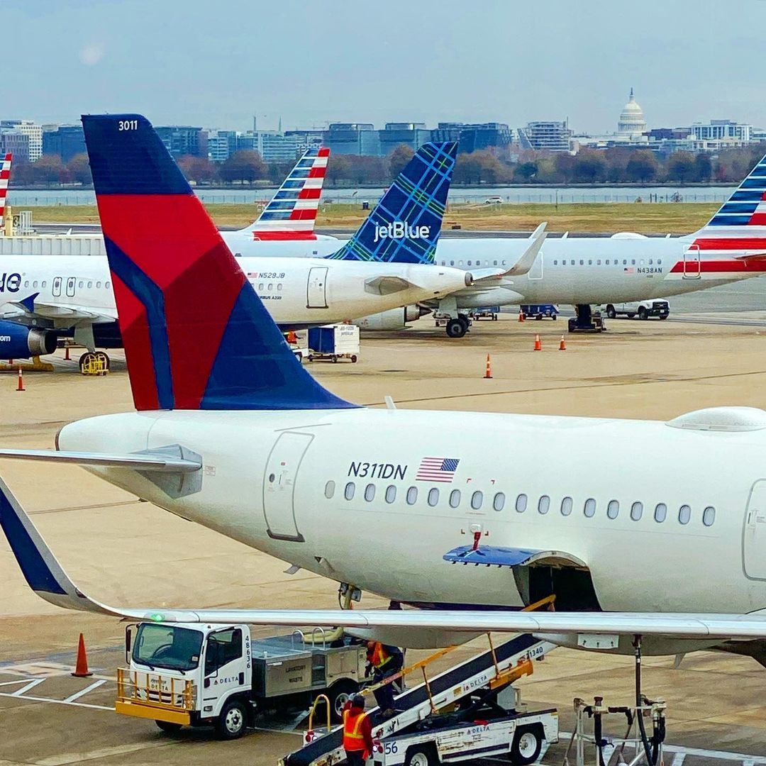 Reagan_Airport tweet picture