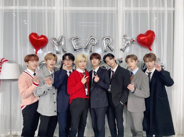 forskz_'s tweet photo. Gracias por cada like, mensaje o interacción…aunque ahora último no hemos tenido tantas publicaciones…espero que cada STAY pueda sonreír un poquito cada día! Y más en estas fiestas 🎈 

Gracias por elegir ser stay y quedarte con nuestros perdidos ♾🖤🖤 Felices fiestas ♥️♥️♥️ https://t.co/d1ZTcjDAso