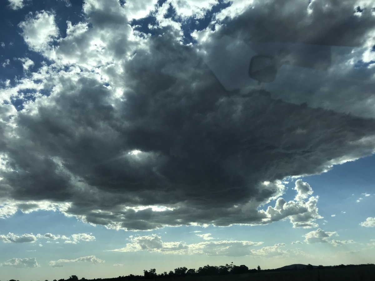 oystar3's tweet photo. ⁦@VicStormChasers⁩ #beammeup https://t.co/23iQm1sCRU