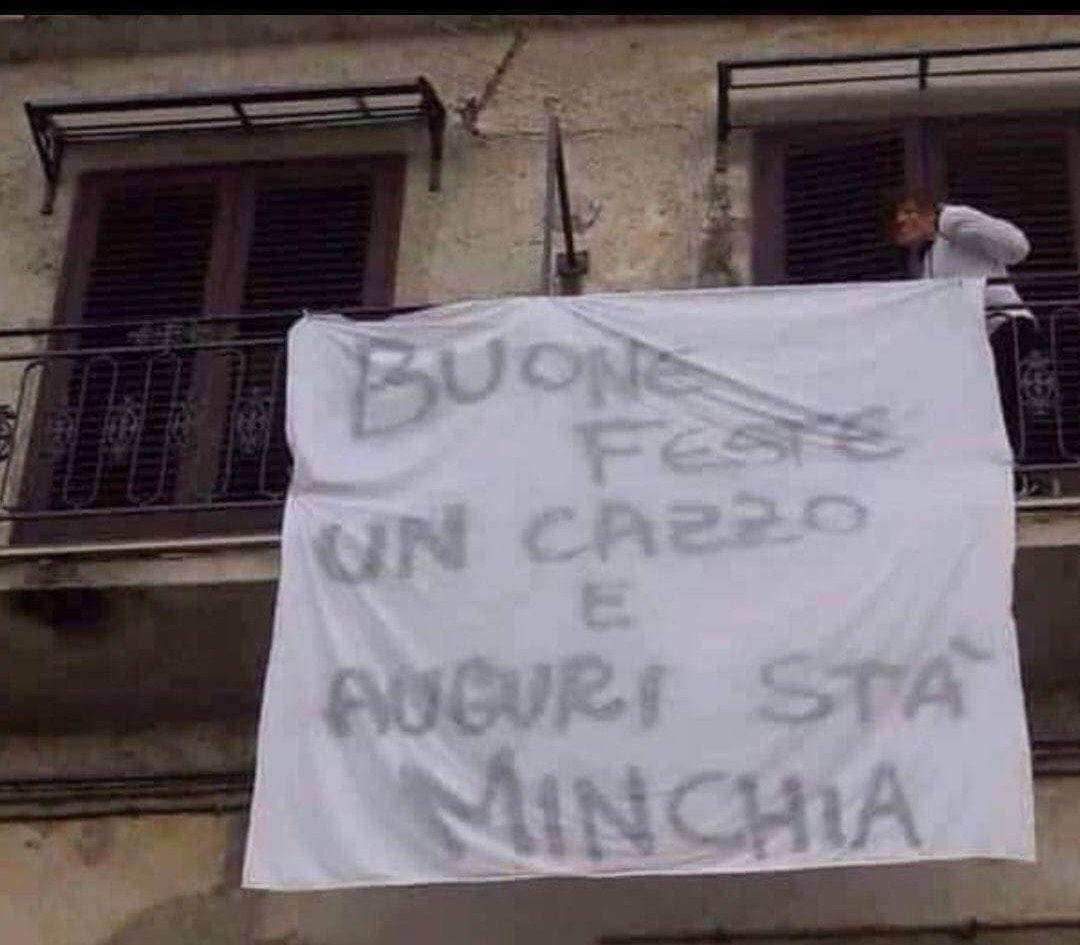 maiunajoy's tweet photo. Il mio messaggio di auguri al popolo del Tuitter: https://t.co/W3QylxeUgJ
