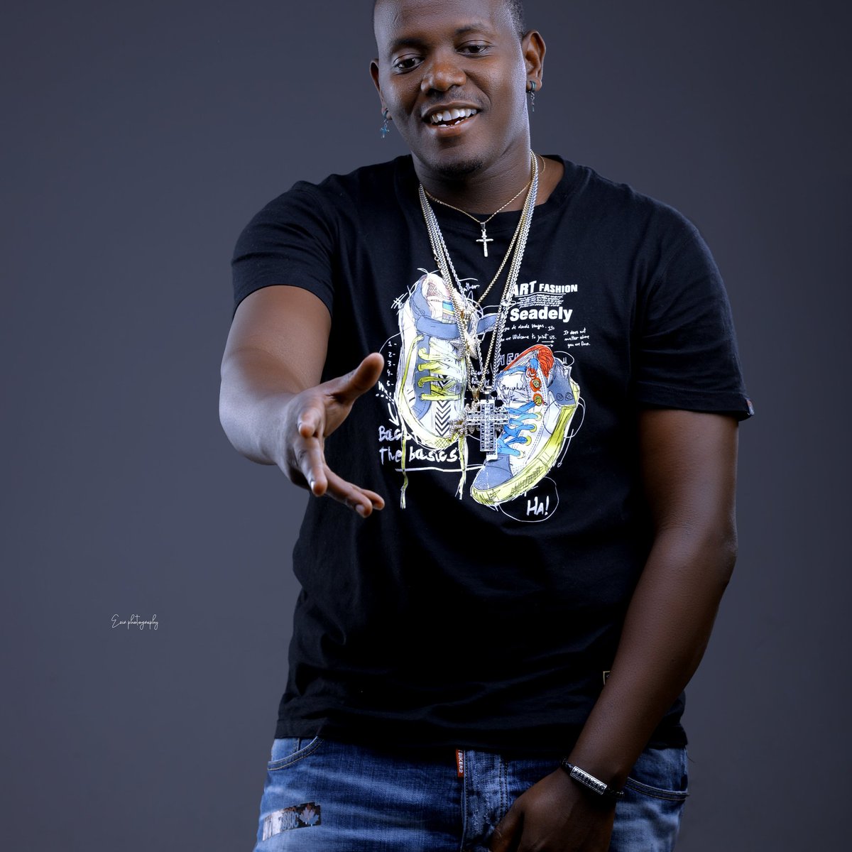 Wishing you a happy, healthy, and colorful life this Christmas. Enjoy every moment with your family, friends, and your loved ones. Merry Christmas to all my friends@Wa'Royal#The Ghetto Fabulous!