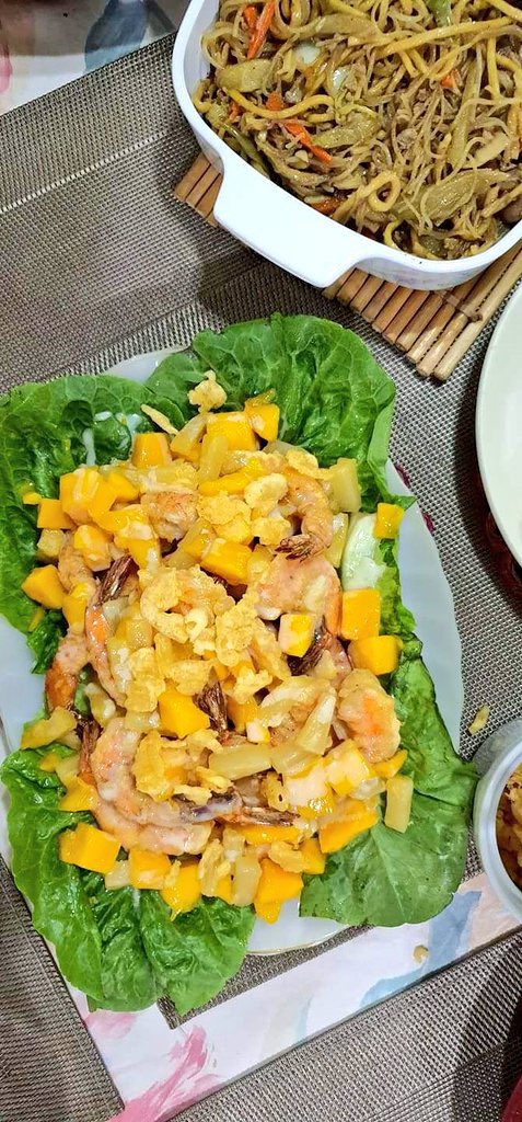 kimkoro_'s tweet photo. I really love cooking, so Iβm so excited to be sharing some of my meals with @RiceDay_!!
Hehe one of my fave meals to prepare, Hot Prawn Salad!! #ChefKim.
#RiceDayRecipe https://t.co/cS3cCoWiR8