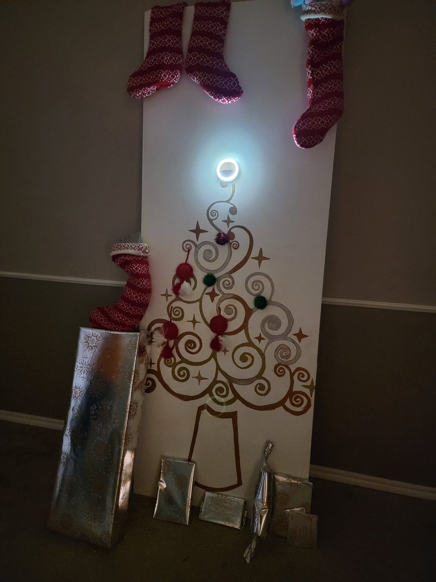 khiti_kat's tweet photo. No tree, furniture, and presents packed and across the country and broke as a joke... but fucking made a tree for kiddo! https://t.co/4lAHpw22wa