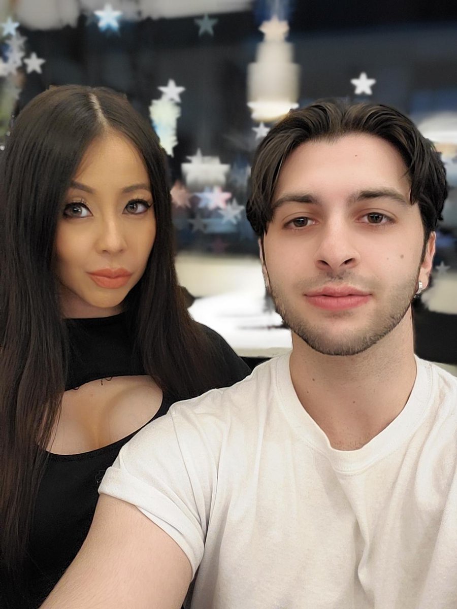 NiineTV's tweet photo. Met some fans today, unfortunately none of them paid me money for the pictures #scammed https://t.co/FVCNZVlJI2