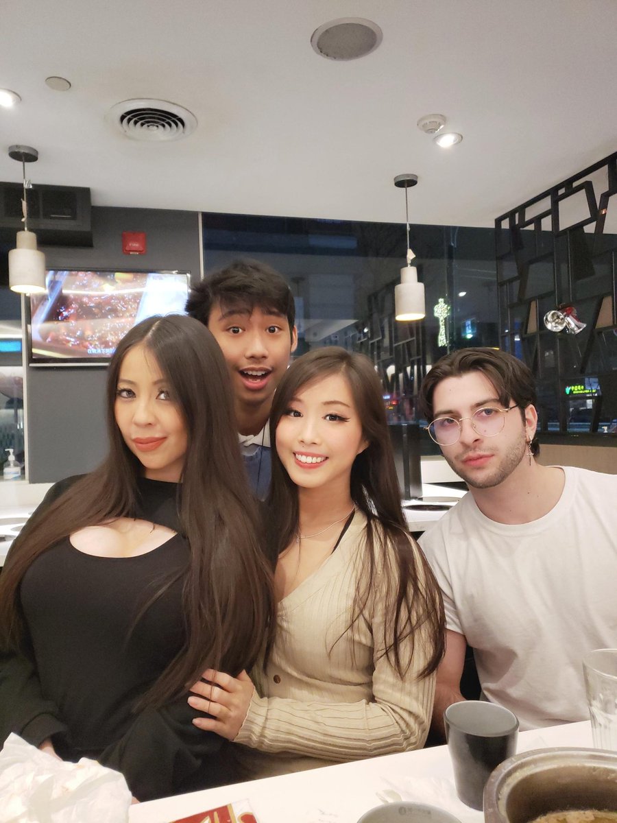 NiineTV's tweet photo. Met some fans today, unfortunately none of them paid me money for the pictures #scammed https://t.co/FVCNZVlJI2