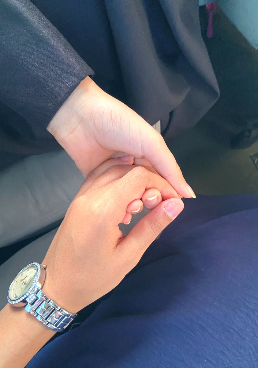 و كأنّك مدينةٌ وردٍ بعمق قلبي💛💛💛💛.
•
•
#تويتر #صديقتي #صباح_الخير #لايك
