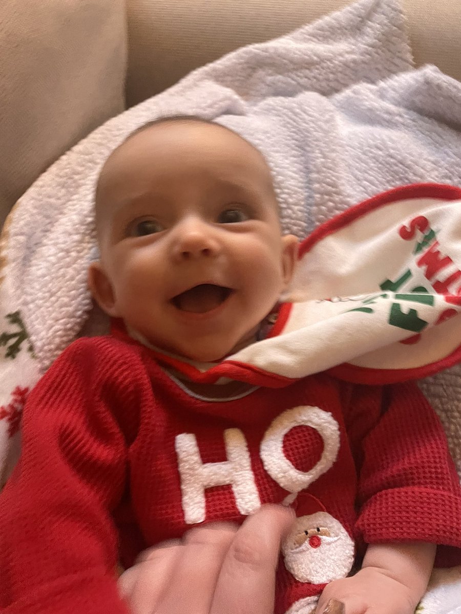 fitsz's tweet photo. Baby smiles cure depression ✨ https://t.co/9yMoXxpj3b