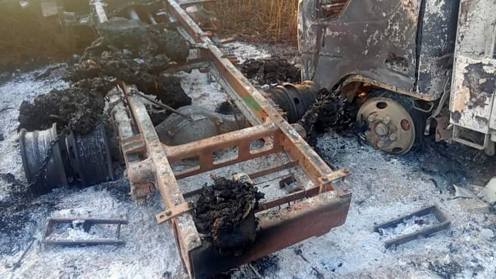 spring_2021's tweet photo. TW//Graphics 

According to KNDF, Military Council burned people including children and women with the vehicles in Moso Village, Phruso Tsp during the clash with KNLA on Dec 24.The identities of the victims have not been confirmed as only burnt bone have been left.

#Dec25Coup https://t.co/zWHDaHkFgi