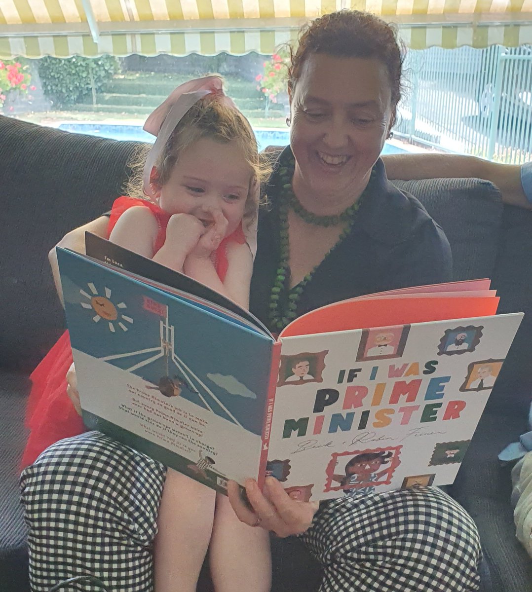 Therese41339345's tweet photo. "Can a girl be Prime Minister Aunty Mon?"
"Yes She Can!!"
#Monforkooyong #kooyongvotes #independentsday #balwyn #christmas #voicesforkooyong #independents #auspol https://t.co/0I4NIusWpB