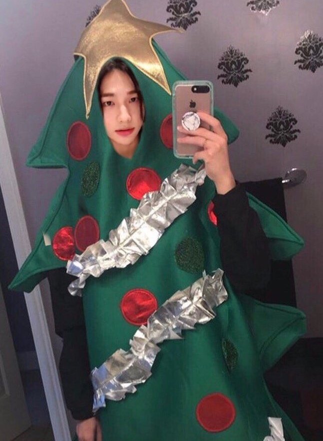 HyunjinBrazil's tweet photo. Feliz natal, STAYs ❤️ https://t.co/ZmBBroYLSZ