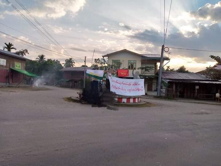 b3rry_y's tweet photo. Members of Myitkyina Township Basic Education Students' Union urge people not to be cold-blooded on Revolution by posting posters this morning.

#PropagandaOfWorld #Dec25Coup  
#WhatsHappeningInMyanmar https://t.co/WqE9sh570U