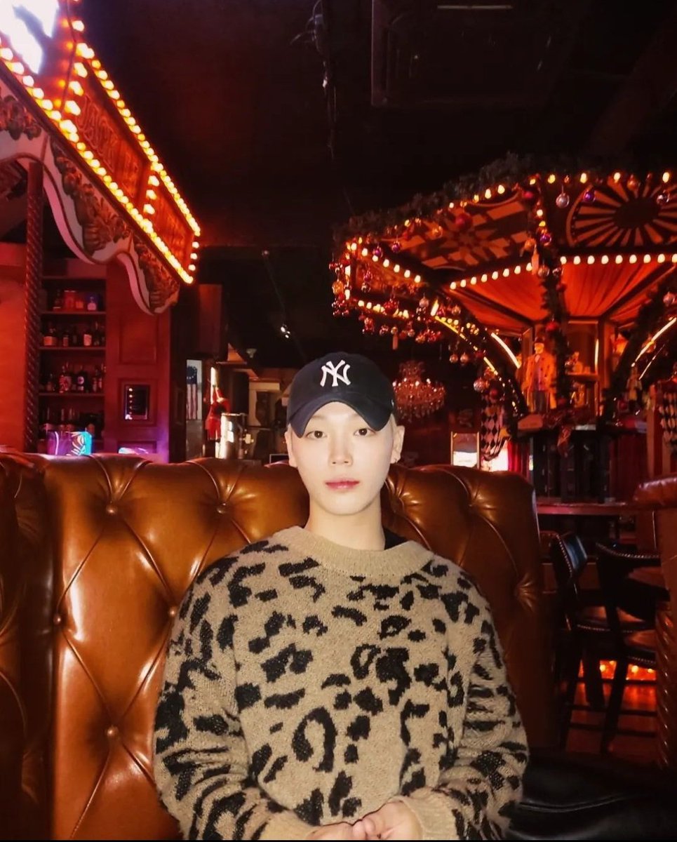 JAEHO_GLOBAL's tweet photo. [JAEHO UPDATE]

Merry Christmas ~
다들 좋은 시간 되세요오🖤
(everyone have a good timee🖤)

#choijaeho #최재호 https://t.co/PMxswFQQTH