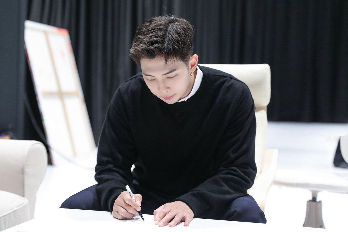 www02w_'s tweet photo. [EXCLUSIVE For ARMY] Happy Holidays with BTS 'Behind The Scenes' (1) https://t.co/2XqgnUvhtl