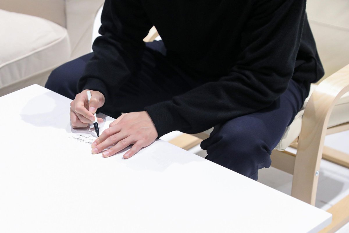 www02w_'s tweet photo. [EXCLUSIVE For ARMY] Happy Holidays with BTS 'Behind The Scenes' (1) https://t.co/2XqgnUvhtl