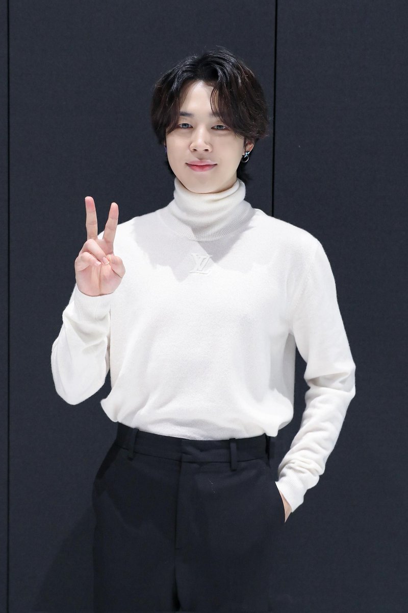 www02w_'s tweet photo. [EXCLUSIVE For ARMY] Happy Holidays with BTS 'Behind The Scenes' (5) https://t.co/Jw72TRauH5