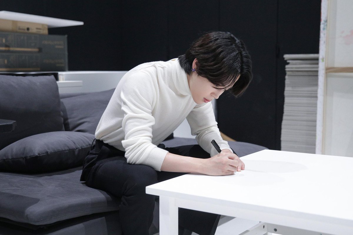 www02w_'s tweet photo. [EXCLUSIVE For ARMY] Happy Holidays with BTS 'Behind The Scenes' (5) https://t.co/Jw72TRauH5