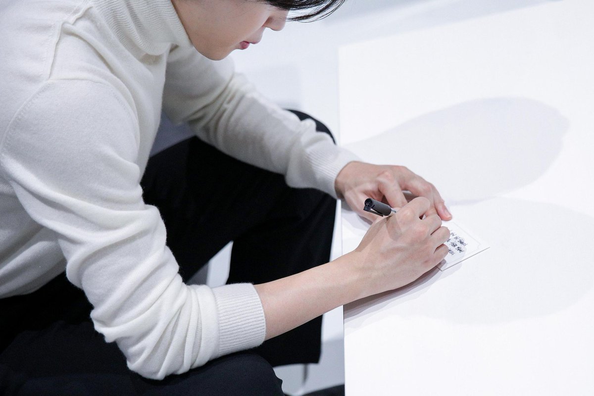 www02w_'s tweet photo. [EXCLUSIVE For ARMY] Happy Holidays with BTS 'Behind The Scenes' (5) https://t.co/Jw72TRauH5