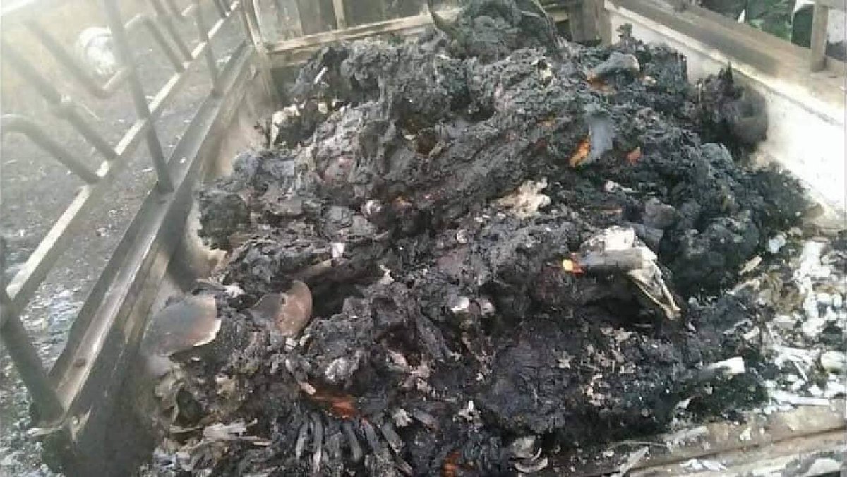 Graphic warning ⚠️ Local media and Karenni National Defense Force say at least 30 refugees including women and children were burned alive by Myanmar junta’s troops in Hpruso, Karenni State on Friday, Christmas Eve. #WhatsHappeningInMyanmar