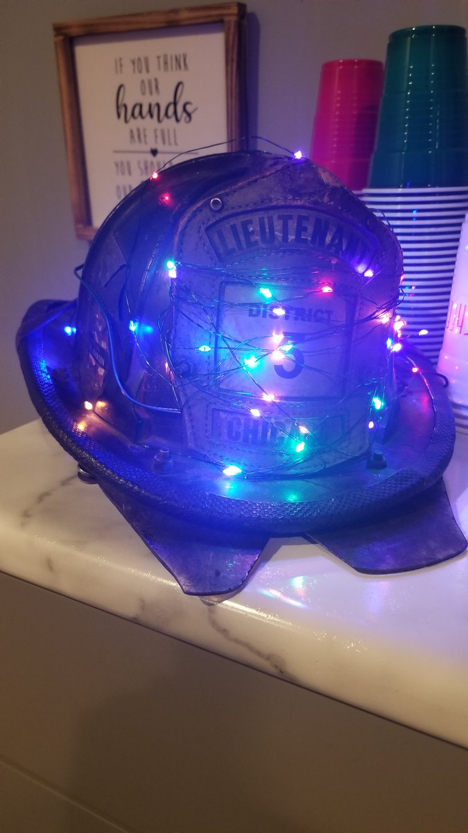 BrianW8513's tweet photo. My cousin's Christmas themed fire helmet...haha he wears it to fires๐ #Chicago #chicagoFD #ChristmasEve #tistheseason https://t.co/ROHHzf5wEx