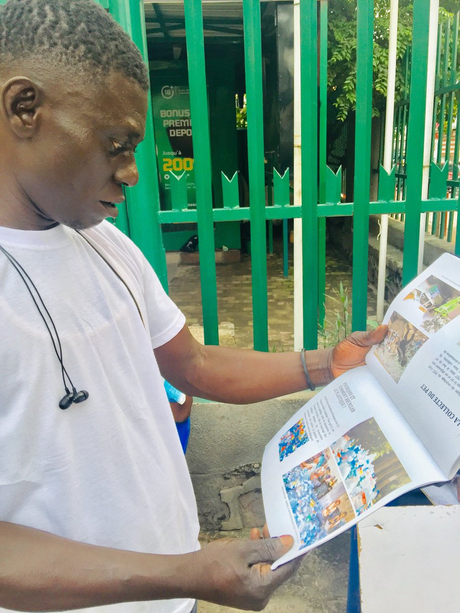 #Kinshasa  étant une grande ville , pour recycler ♻️ il faut la participation de tous. Pour recycler il faut dabord comprendre le terme,(recyclage),comment faire le tri,comment fabriquer un bracelet à partir des déchets et commercialisé et même devenir entrepreneurs. #RDCONGO