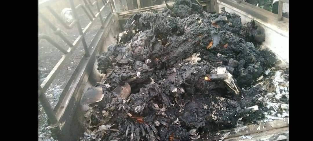 wutyee321's tweet photo. All the women and children of the villagers arrested last night in Phrusomo Sophat were burned to death by the military council along with their cars
According to our confirmation, at least 30 bodies were killed
 #NewsInKarenni
#Dec25Coup
#TheMilitaryCoup
#WhatsHappeningInMyanmar https://t.co/CphrQQyfIm