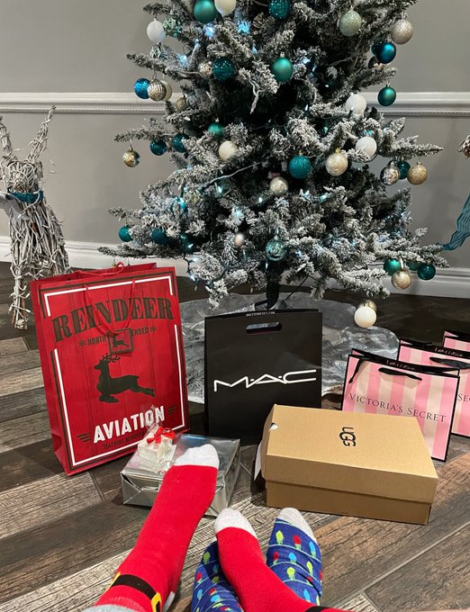 Merry Christmas!?? https://t.co/aORPeFGV6G