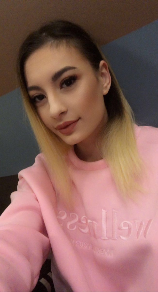 audreylemy's tweet photo. Good Morning gusy ! ❤️🍓 I'm online today! can you come and wish me a "hello"….❤️😈 #goodmorning #model #Smile https://t.co/hGJX8myZpA