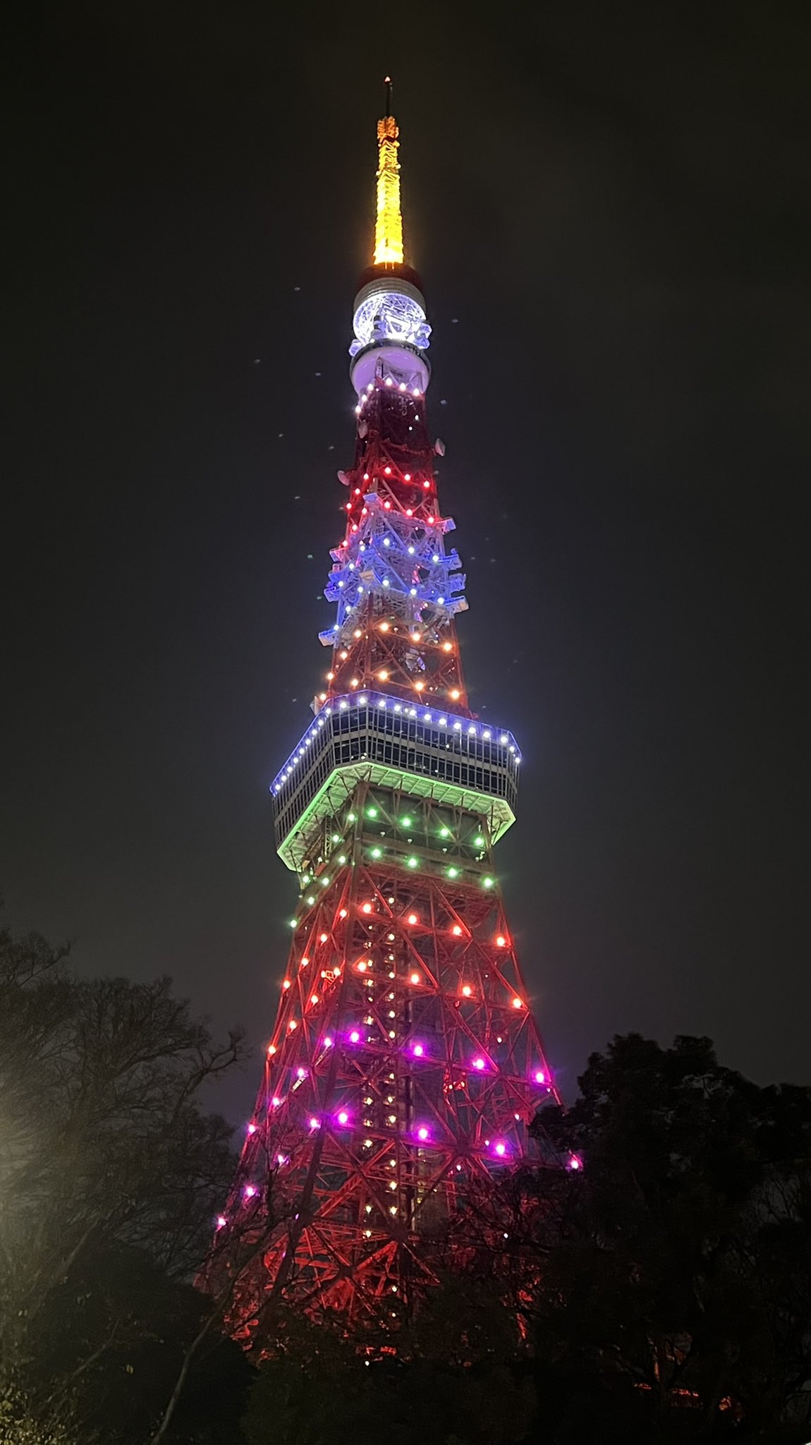 トシ 東京タワー 行ったらお祭りかと思うくらい人でいっぱい 六本木ヒルズは渋滞で近づけなかった T Co Qzupkkl0yz Twitter