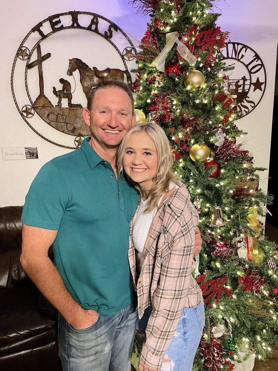 caton_letbetter's tweet photo. thanking god everyday for my biggest blessings. love these people and all that they do❤️ #happybirthdayjesus https://t.co/Lm60mZptCN